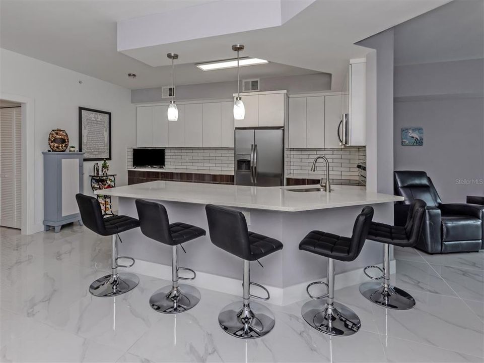 For Sale: $299,000 (2 beds, 2 baths, 1151 Square Feet)