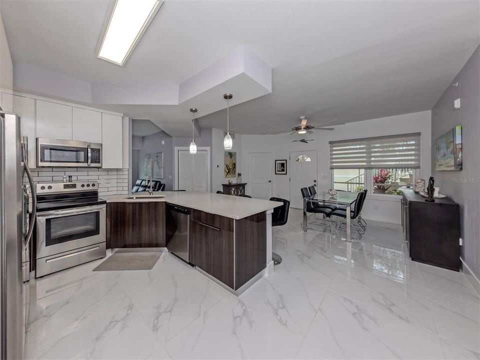For Sale: $299,000 (2 beds, 2 baths, 1151 Square Feet)
