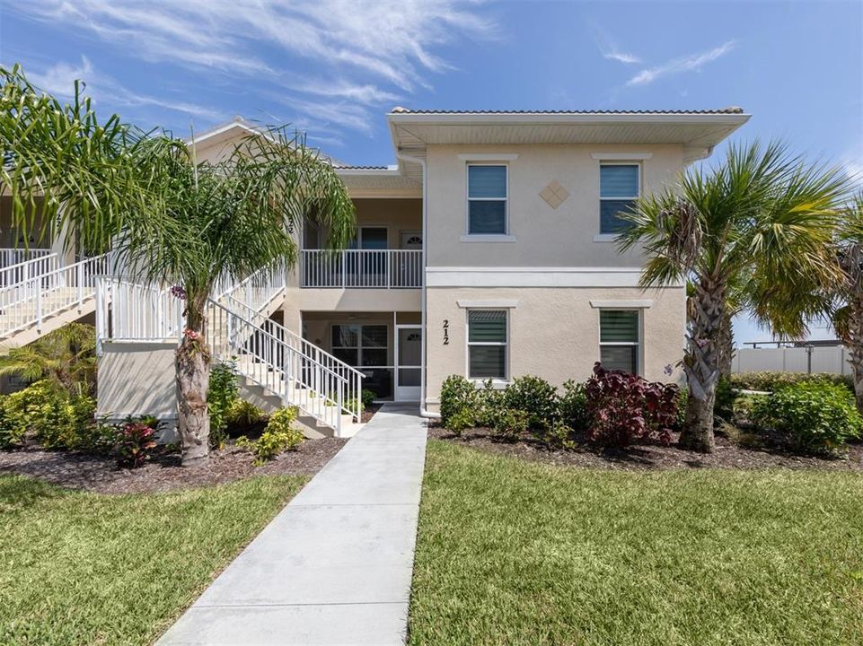For Sale: $299,000 (2 beds, 2 baths, 1151 Square Feet)