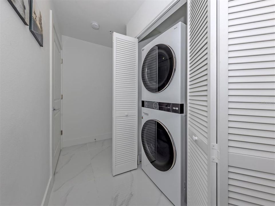For Sale: $299,000 (2 beds, 2 baths, 1151 Square Feet)