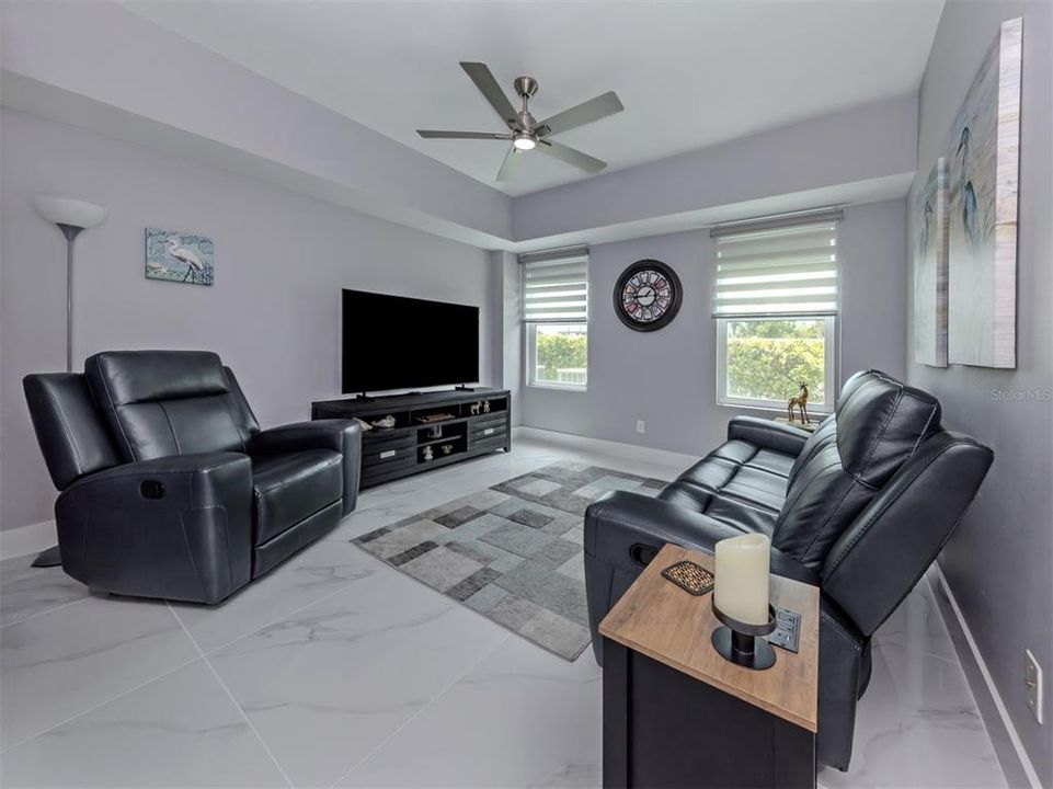 For Sale: $299,000 (2 beds, 2 baths, 1151 Square Feet)