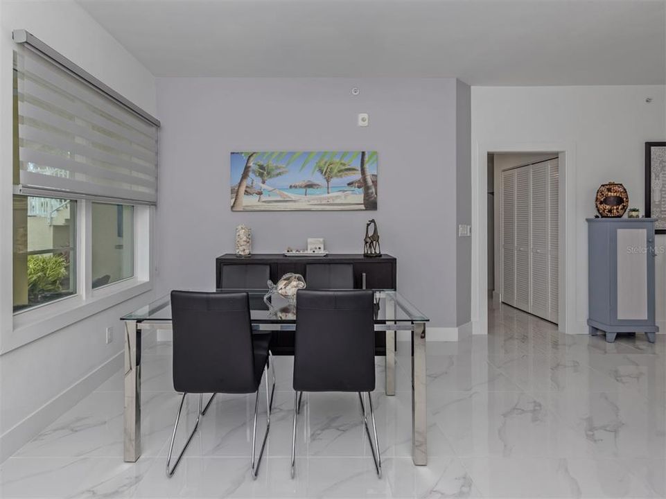 For Sale: $299,000 (2 beds, 2 baths, 1151 Square Feet)