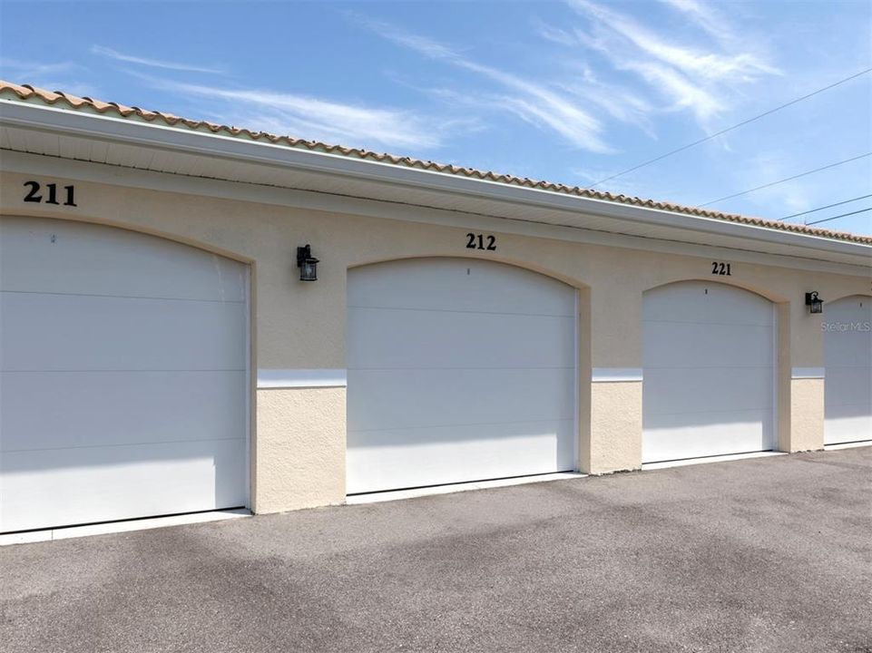 For Sale: $299,000 (2 beds, 2 baths, 1151 Square Feet)