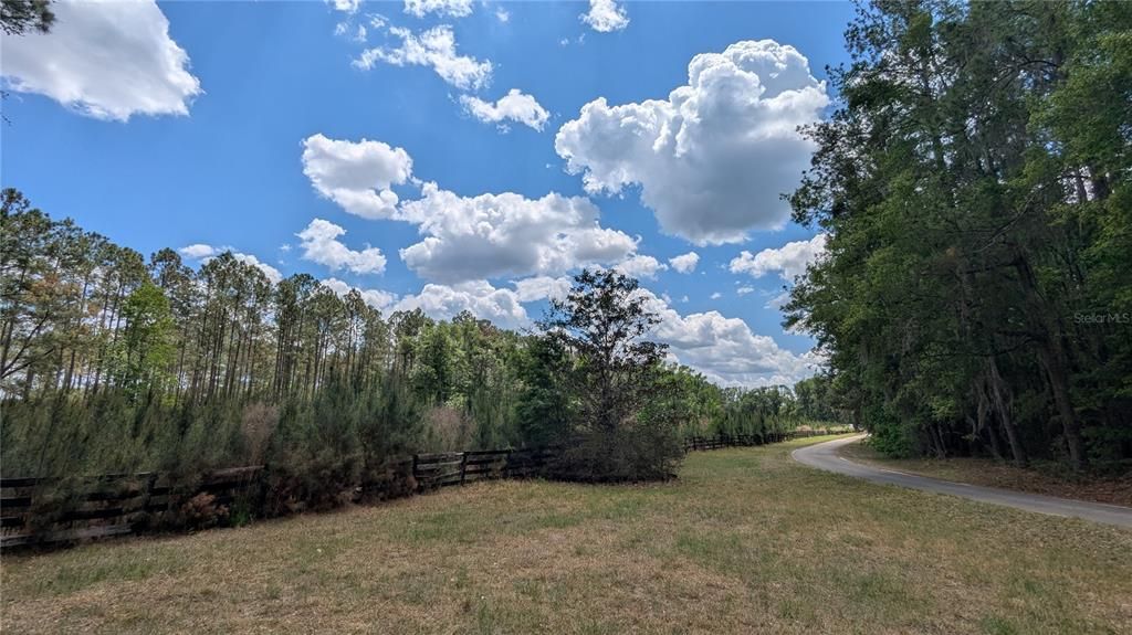 На продажу: $245,000 (5.74 acres)