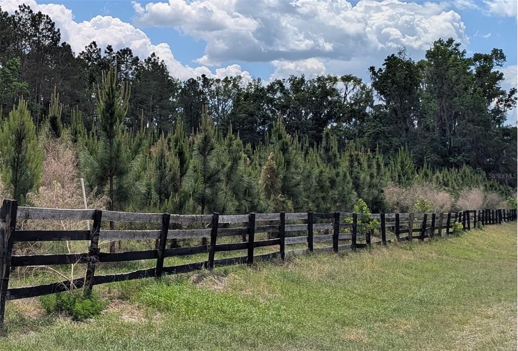 На продажу: $245,000 (5.74 acres)