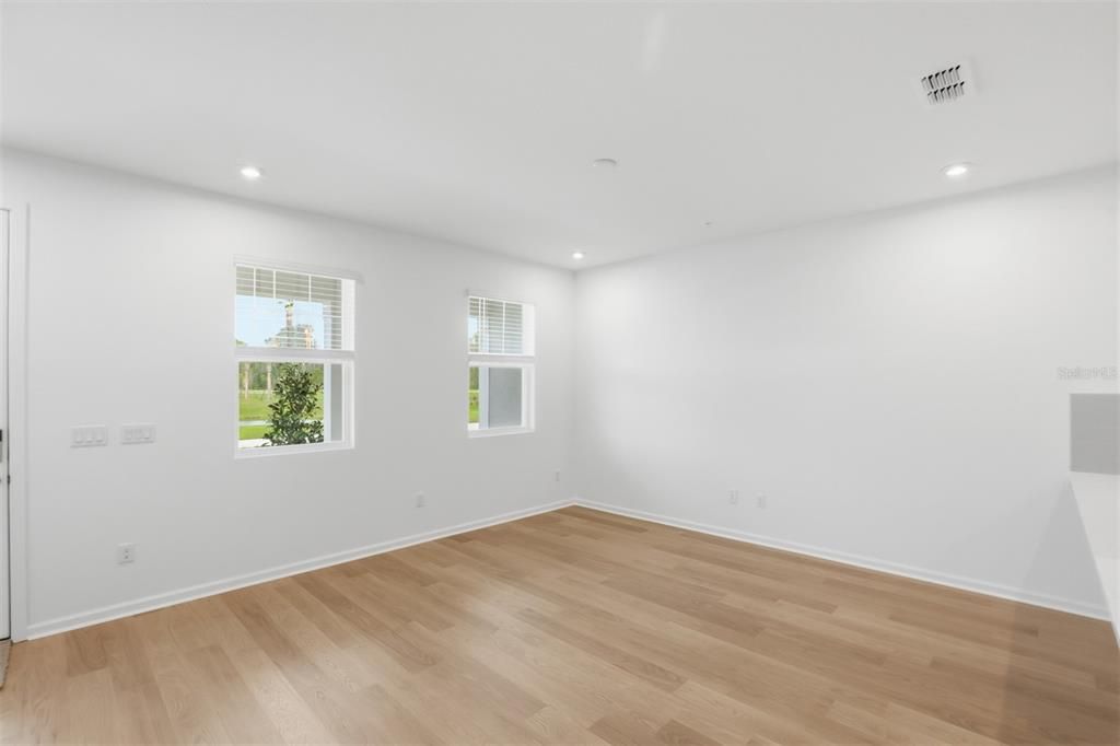 На продажу: $414,990 (3 спален, 2 ванн, 1476 Квадратных фут)
