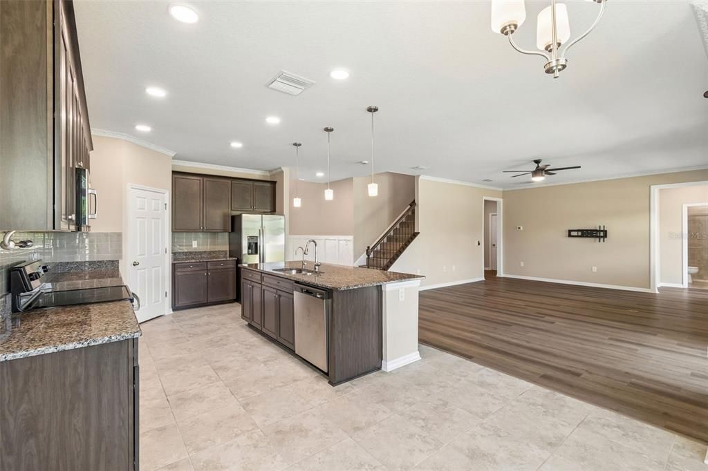 En Venta: $539,900 (5 camas, 3 baños, 3292 Pies cuadrados)