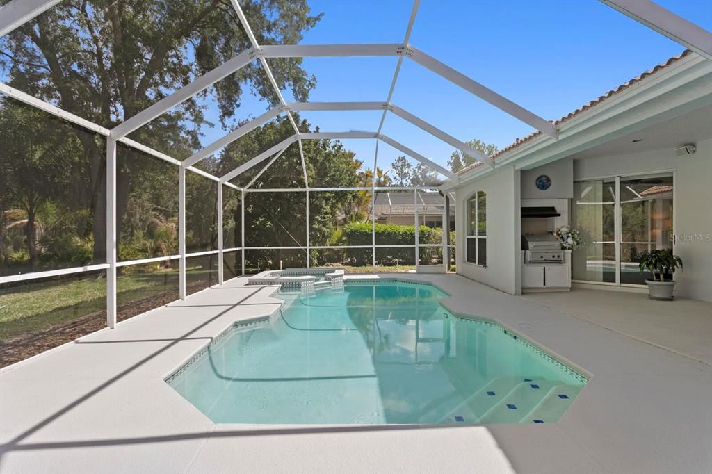 Activo con contrato: $815,000 (5 camas, 4 baños, 3250 Pies cuadrados)