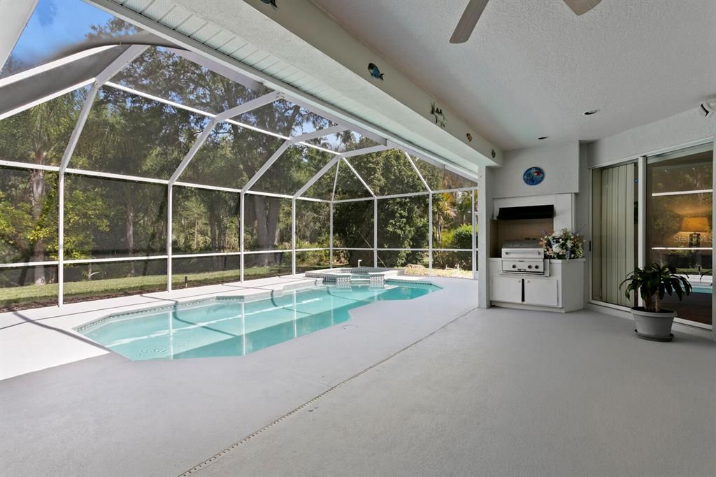 Activo con contrato: $815,000 (5 camas, 4 baños, 3250 Pies cuadrados)