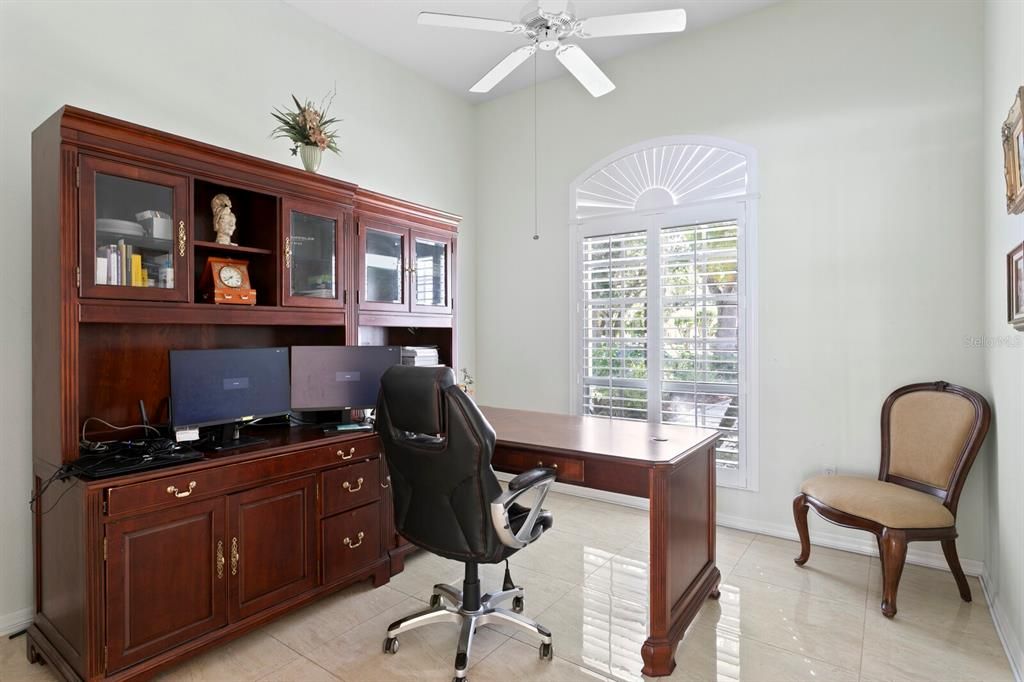 Activo con contrato: $815,000 (5 camas, 4 baños, 3250 Pies cuadrados)
