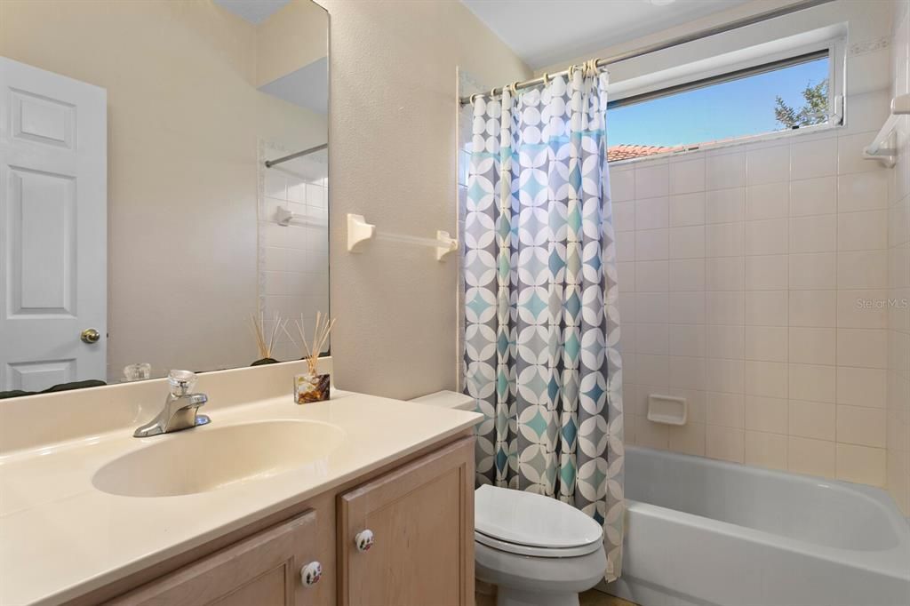 Activo con contrato: $815,000 (5 camas, 4 baños, 3250 Pies cuadrados)