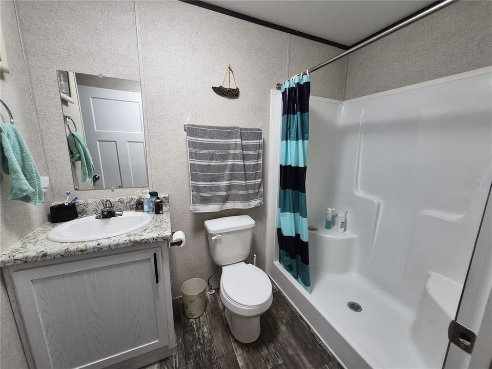 На продажу: $179,999 (2 спален, 2 ванн, 910 Квадратных фут)
