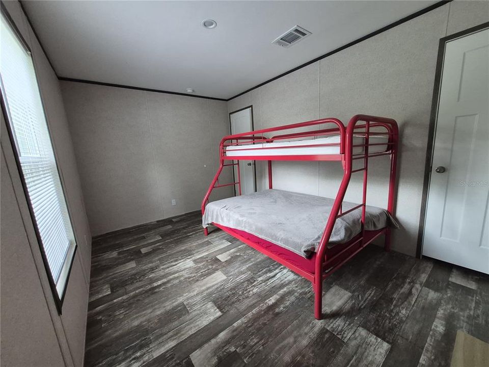 На продажу: $179,999 (2 спален, 2 ванн, 910 Квадратных фут)