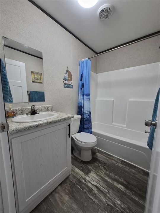 На продажу: $179,999 (2 спален, 2 ванн, 910 Квадратных фут)