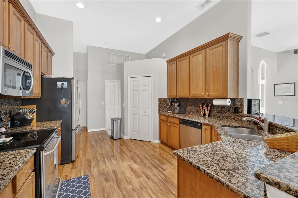 For Sale: $570,000 (5 beds, 3 baths, 2966 Square Feet)