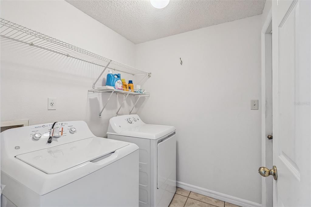 Под контрактом: $334,999 (3 спален, 2 ванн, 1536 Квадратных фут)