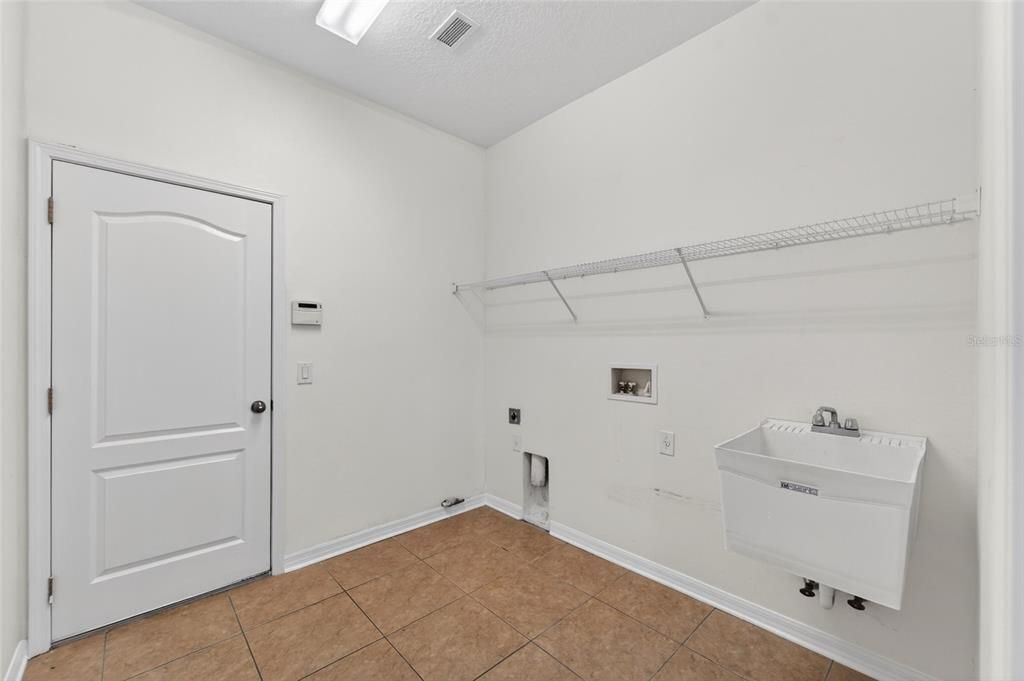 For Sale: $525,000 (4 beds, 3 baths, 2637 Square Feet)