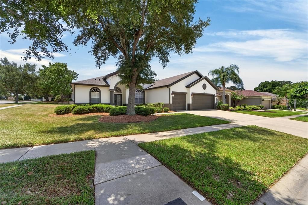 For Sale: $525,000 (4 beds, 3 baths, 2637 Square Feet)