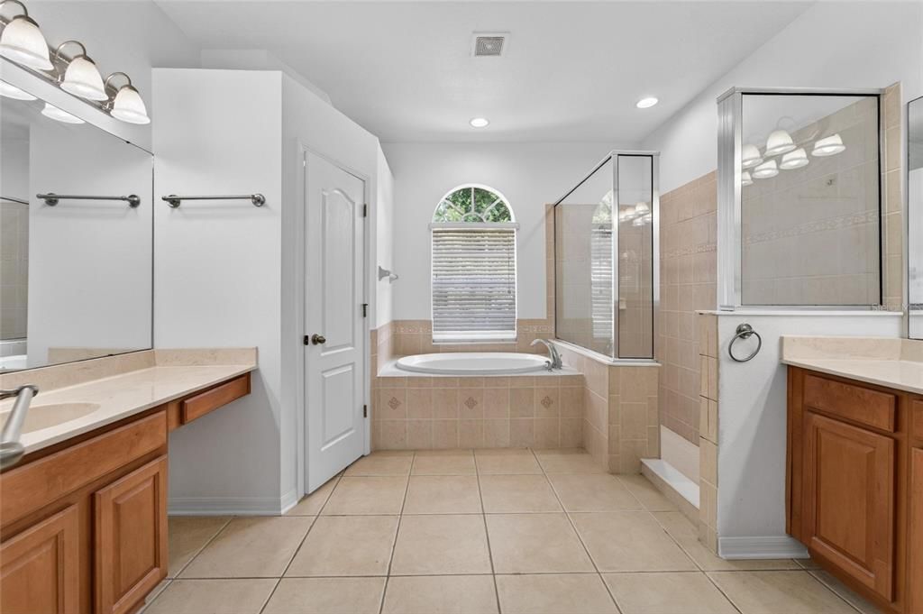 For Sale: $525,000 (4 beds, 3 baths, 2637 Square Feet)