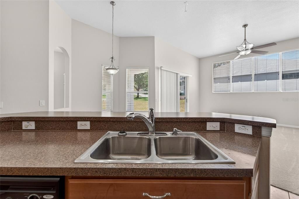For Sale: $525,000 (4 beds, 3 baths, 2637 Square Feet)