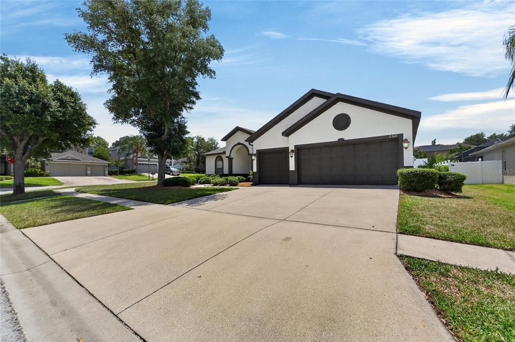 For Sale: $525,000 (4 beds, 3 baths, 2637 Square Feet)
