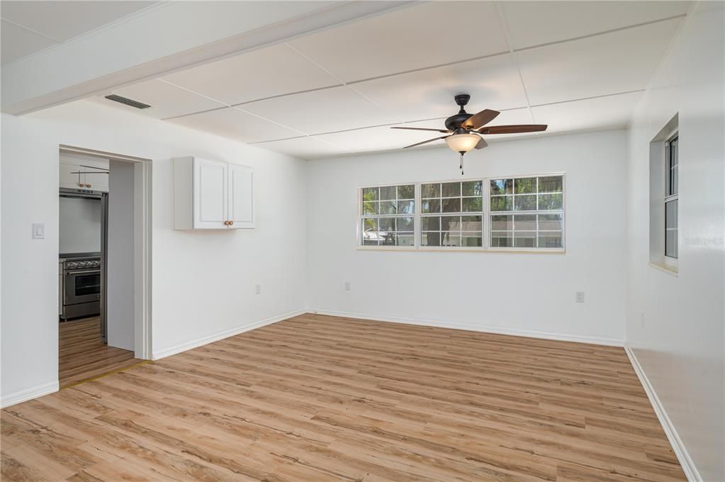 En Venta: $465,000 (4 camas, 3 baños, 2593 Pies cuadrados)