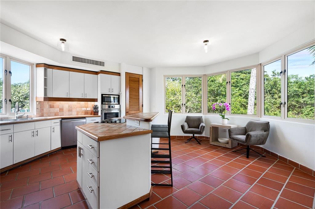 For Sale: $1,995,000 (3 beds, 3 baths, 2792 Square Feet)