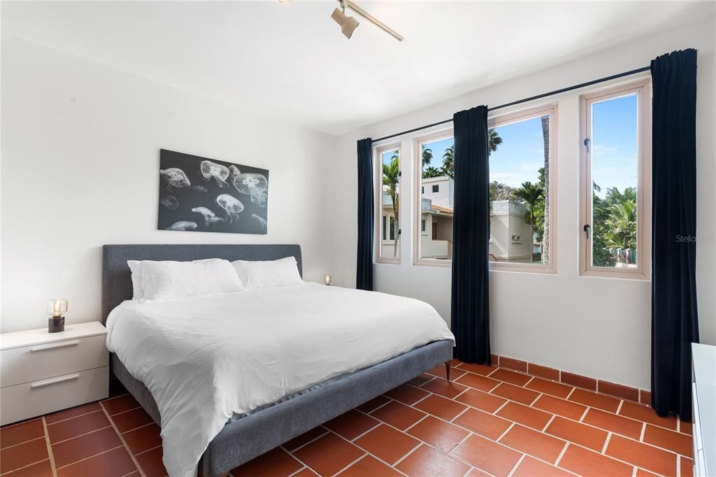 For Sale: $1,995,000 (3 beds, 3 baths, 2792 Square Feet)