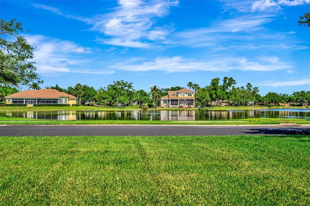 На продажу: $298,900 (0.60 acres)