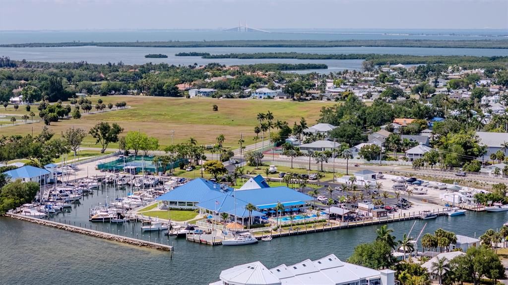 На продажу: $298,900 (0.60 acres)