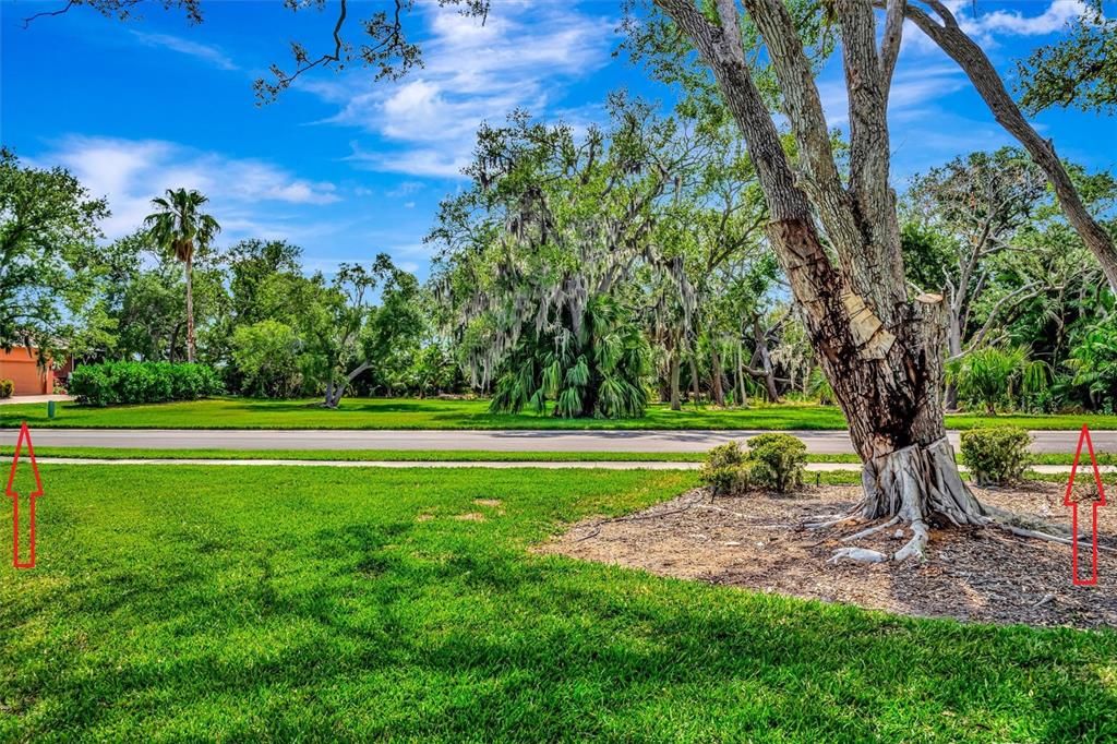 На продажу: $298,900 (0.60 acres)