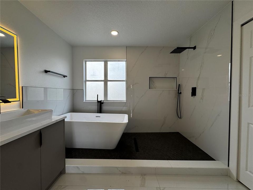 For Sale: $1,059,000 (5 beds, 4 baths, 3951 Square Feet)
