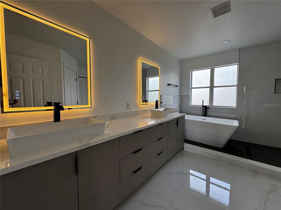 For Sale: $1,059,000 (5 beds, 4 baths, 3951 Square Feet)