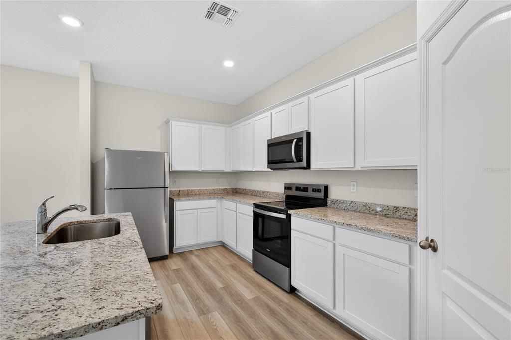 For Sale: $354,900 (4 beds, 2 baths, 1811 Square Feet)