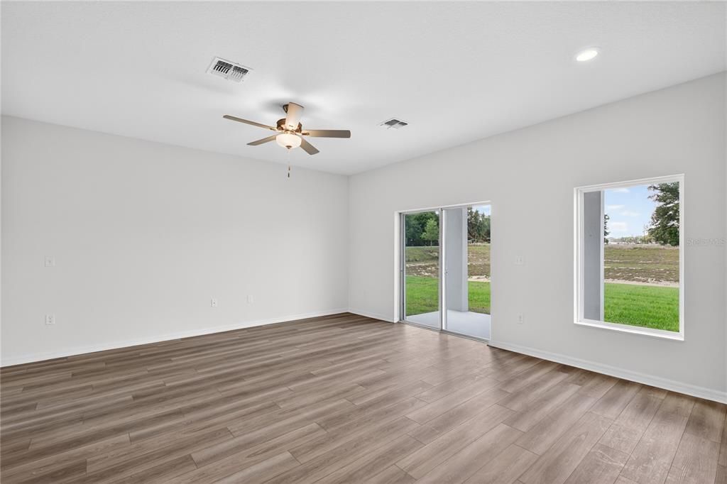 For Sale: $354,900 (4 beds, 2 baths, 1811 Square Feet)