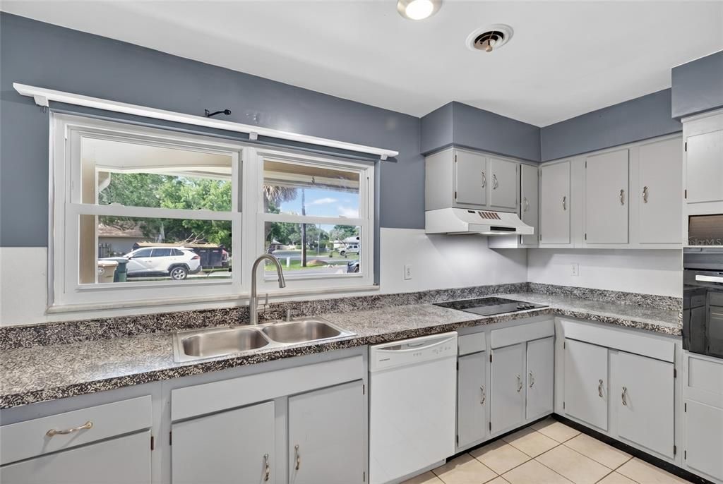 For Rent: $1,600 (2 beds, 2 baths, 958 Square Feet)