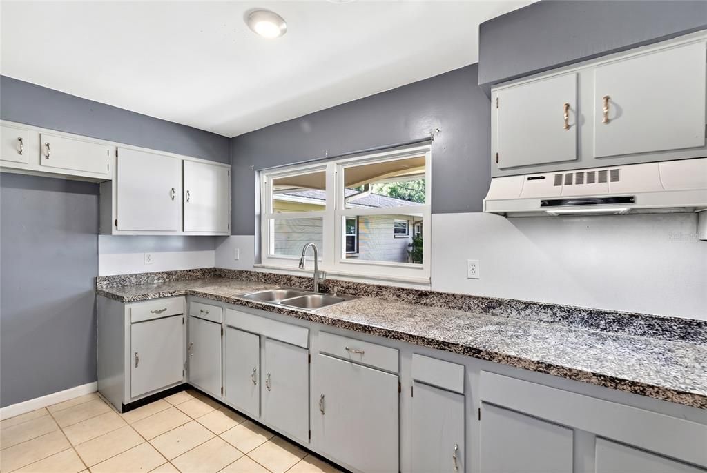 For Rent: $1,600 (2 beds, 2 baths, 958 Square Feet)