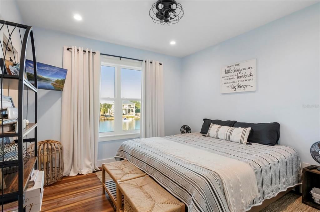 For Sale: $1,600,000 (3 beds, 3 baths, 1500 Square Feet)
