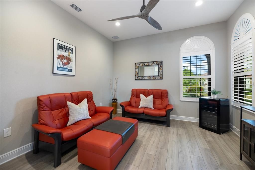 Activo con contrato: $575,000 (3 camas, 3 baños, 2337 Pies cuadrados)