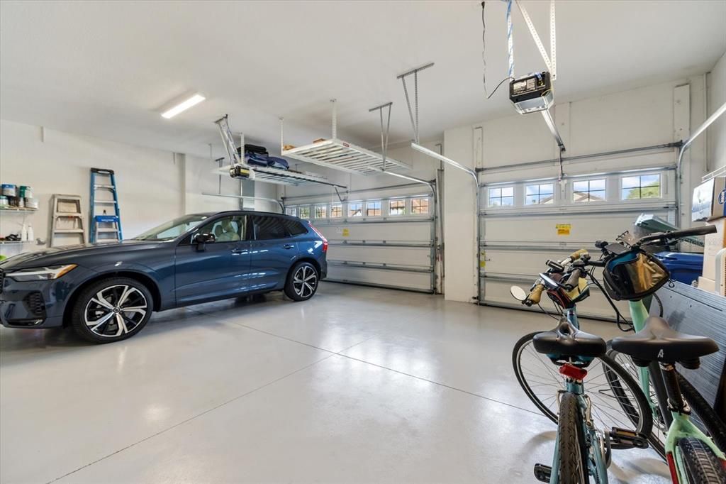 Activo con contrato: $575,000 (3 camas, 3 baños, 2337 Pies cuadrados)