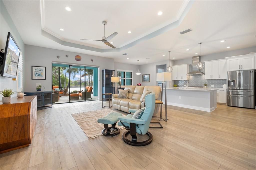 Activo con contrato: $575,000 (3 camas, 3 baños, 2337 Pies cuadrados)