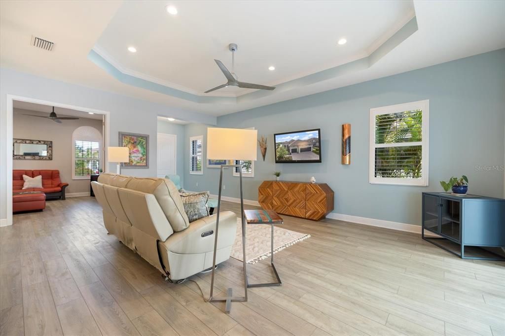 Activo con contrato: $575,000 (3 camas, 3 baños, 2337 Pies cuadrados)