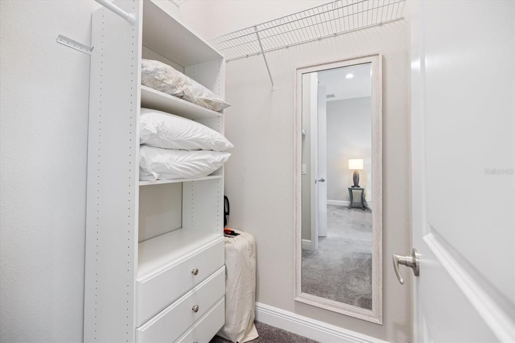 Activo con contrato: $575,000 (3 camas, 3 baños, 2337 Pies cuadrados)