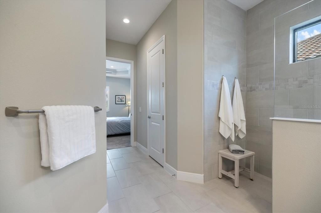Activo con contrato: $575,000 (3 camas, 3 baños, 2337 Pies cuadrados)