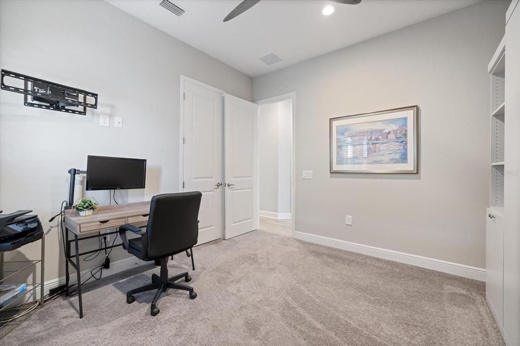 Activo con contrato: $575,000 (3 camas, 3 baños, 2337 Pies cuadrados)