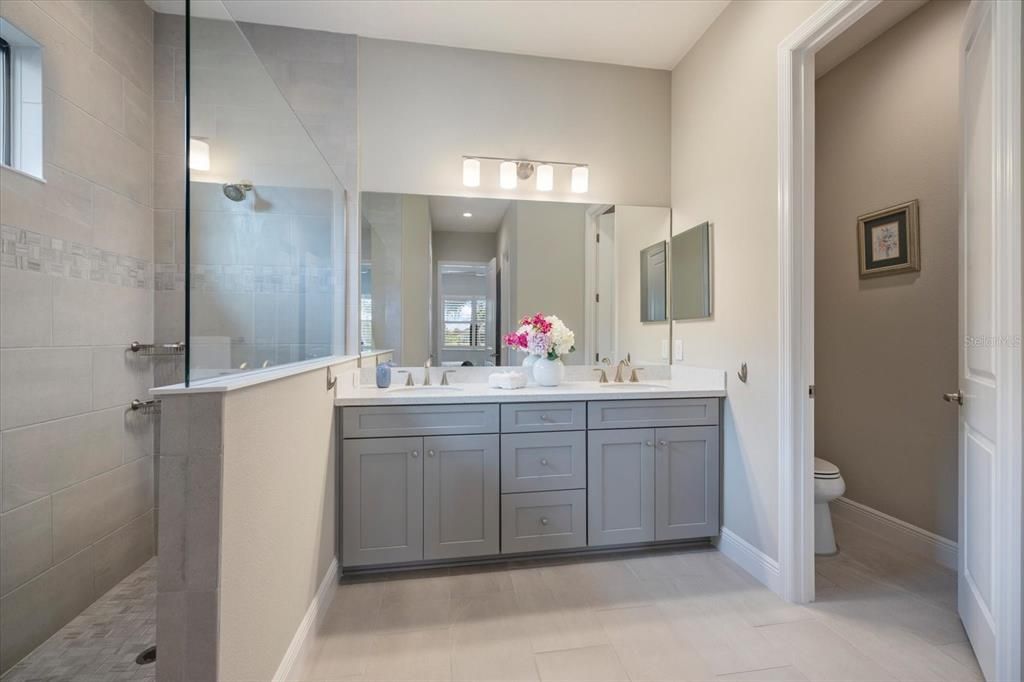 Activo con contrato: $575,000 (3 camas, 3 baños, 2337 Pies cuadrados)
