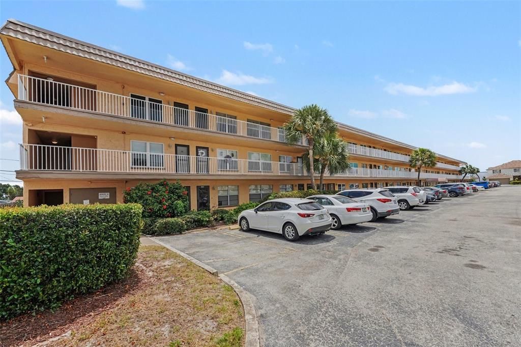 For Sale: $85,000 (1 beds, 1 baths, 870 Square Feet)