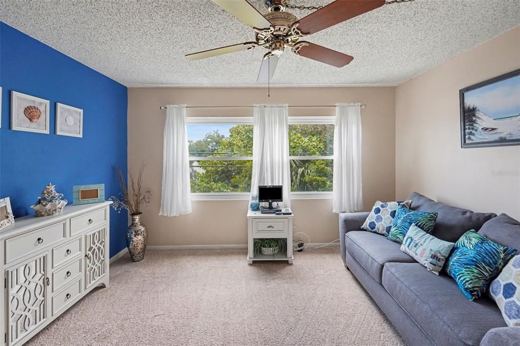 For Sale: $85,000 (1 beds, 1 baths, 870 Square Feet)