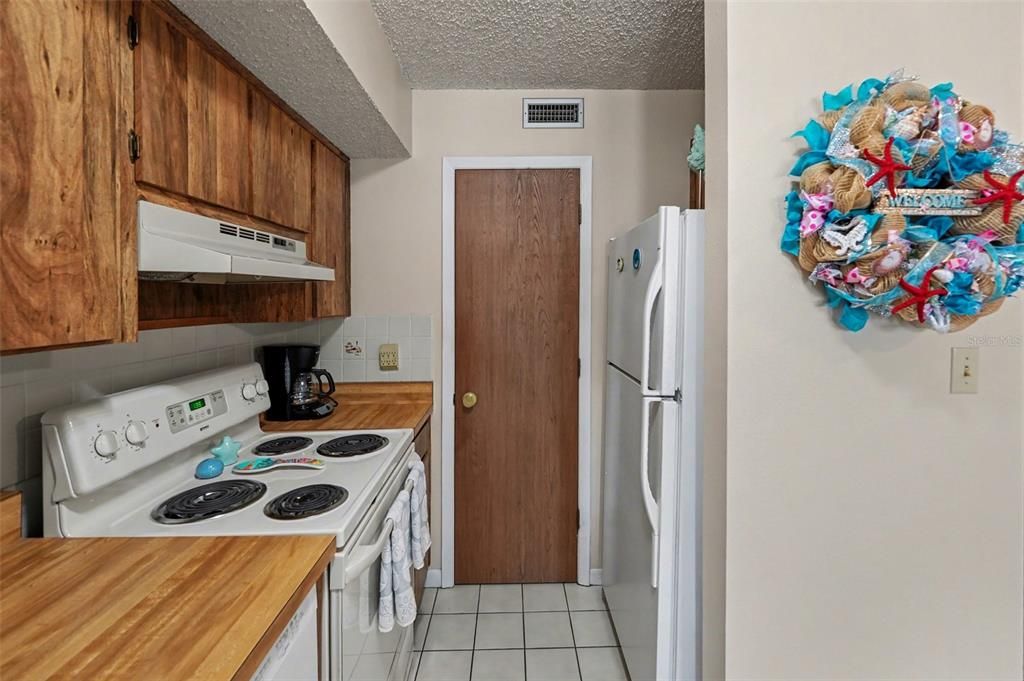 For Sale: $85,000 (1 beds, 1 baths, 870 Square Feet)