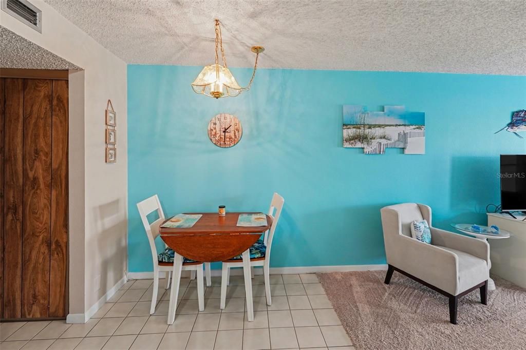 For Sale: $85,000 (1 beds, 1 baths, 870 Square Feet)